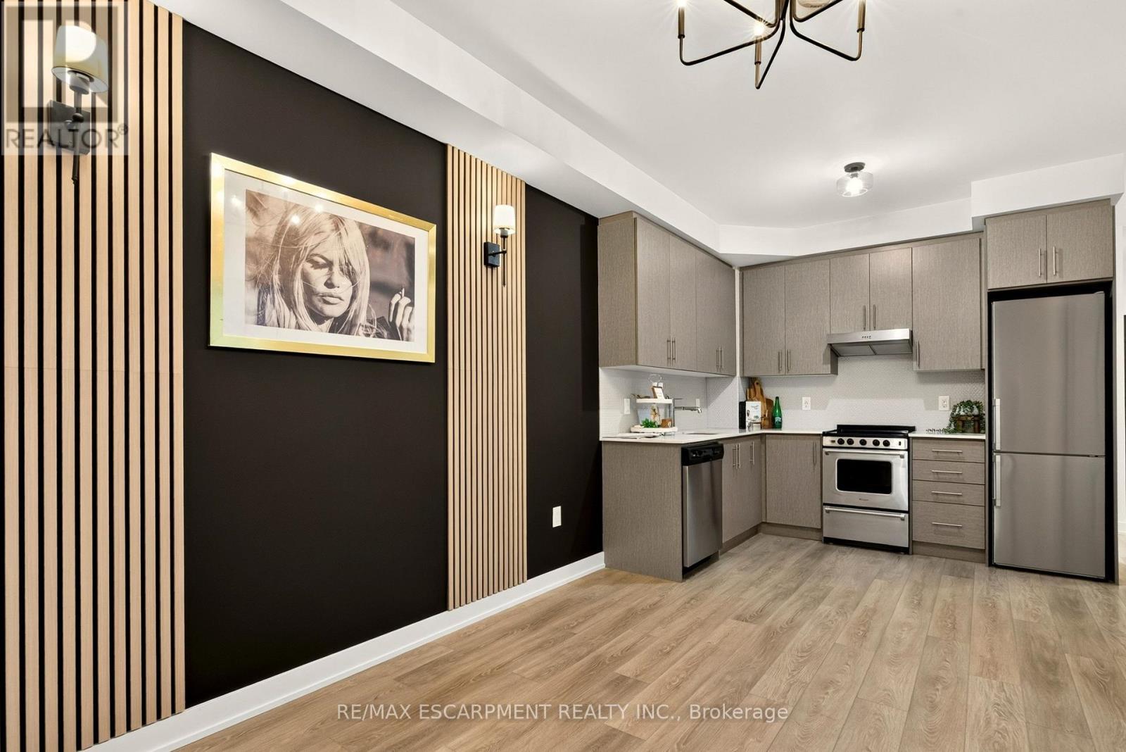 812 - 212 King William Street, Hamilton, ON