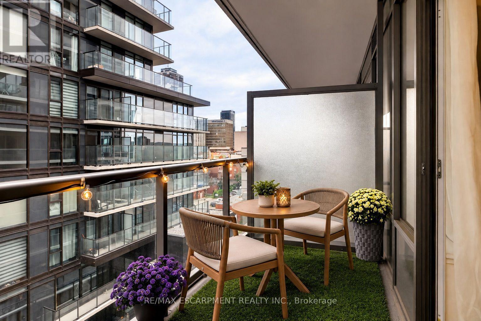 VIRTUALLY STAGED - 812 - 212 King William Street, Hamilton, ON