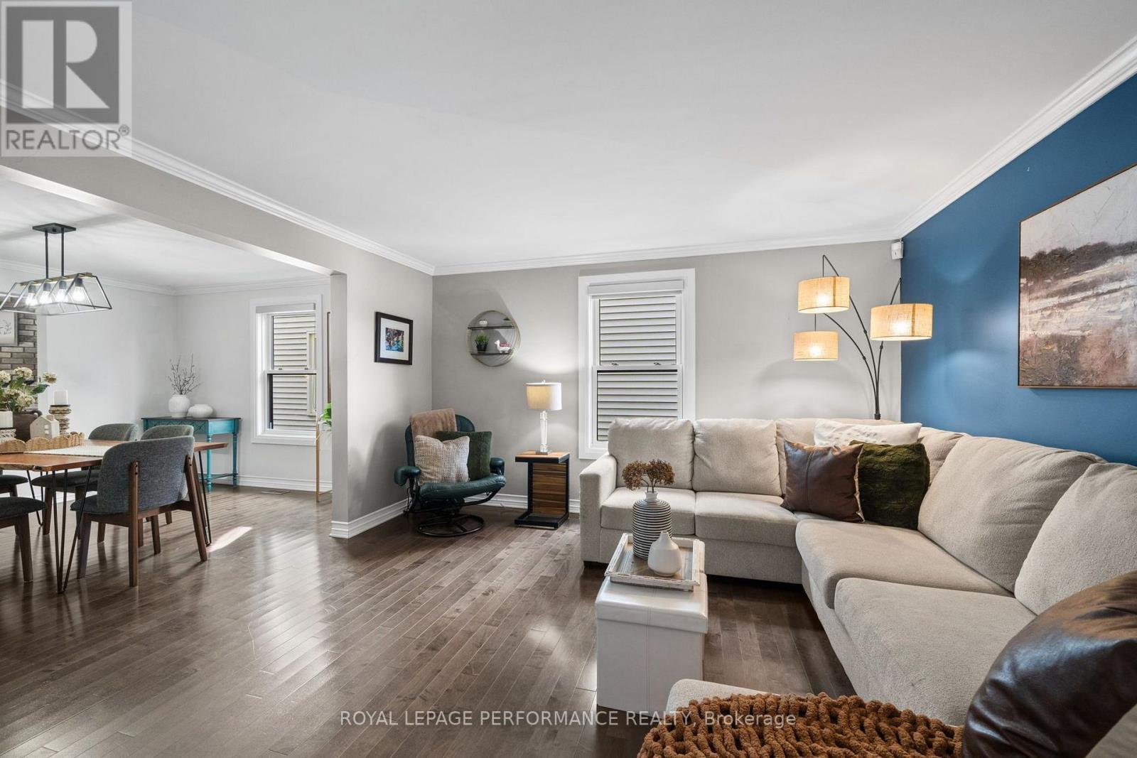 Living Room - 550 Foxview Place, Ottawa, ON