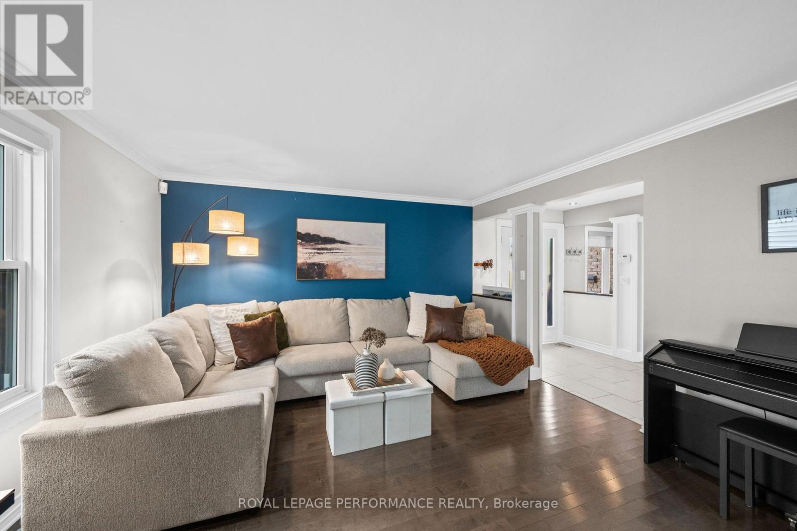 Living Room - 550 Foxview Place, Ottawa, ON
