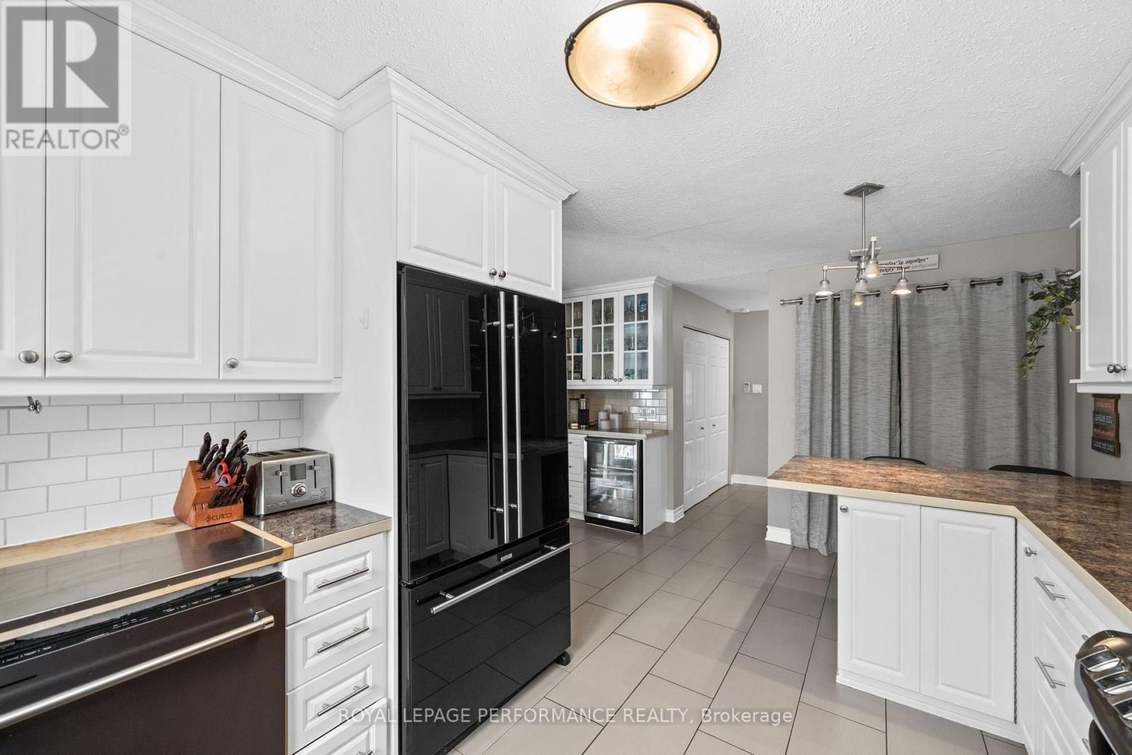 Kitchen - 550 Foxview Place, Ottawa, ON