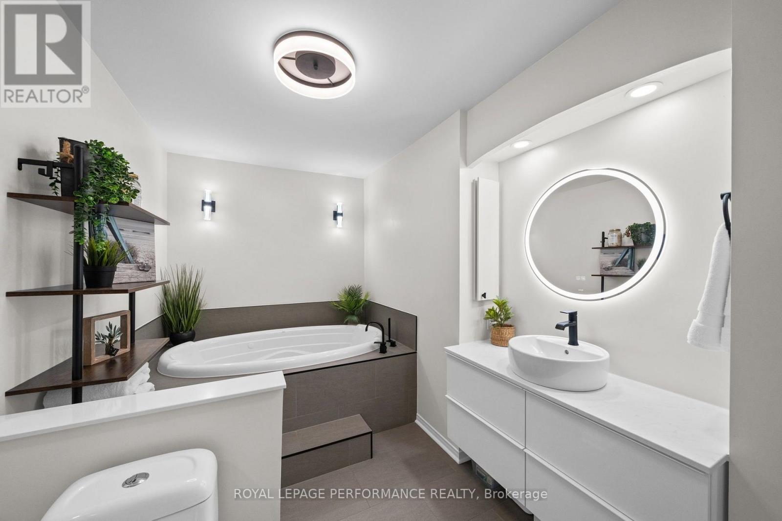 Ensuite - 550 Foxview Place, Ottawa, ON