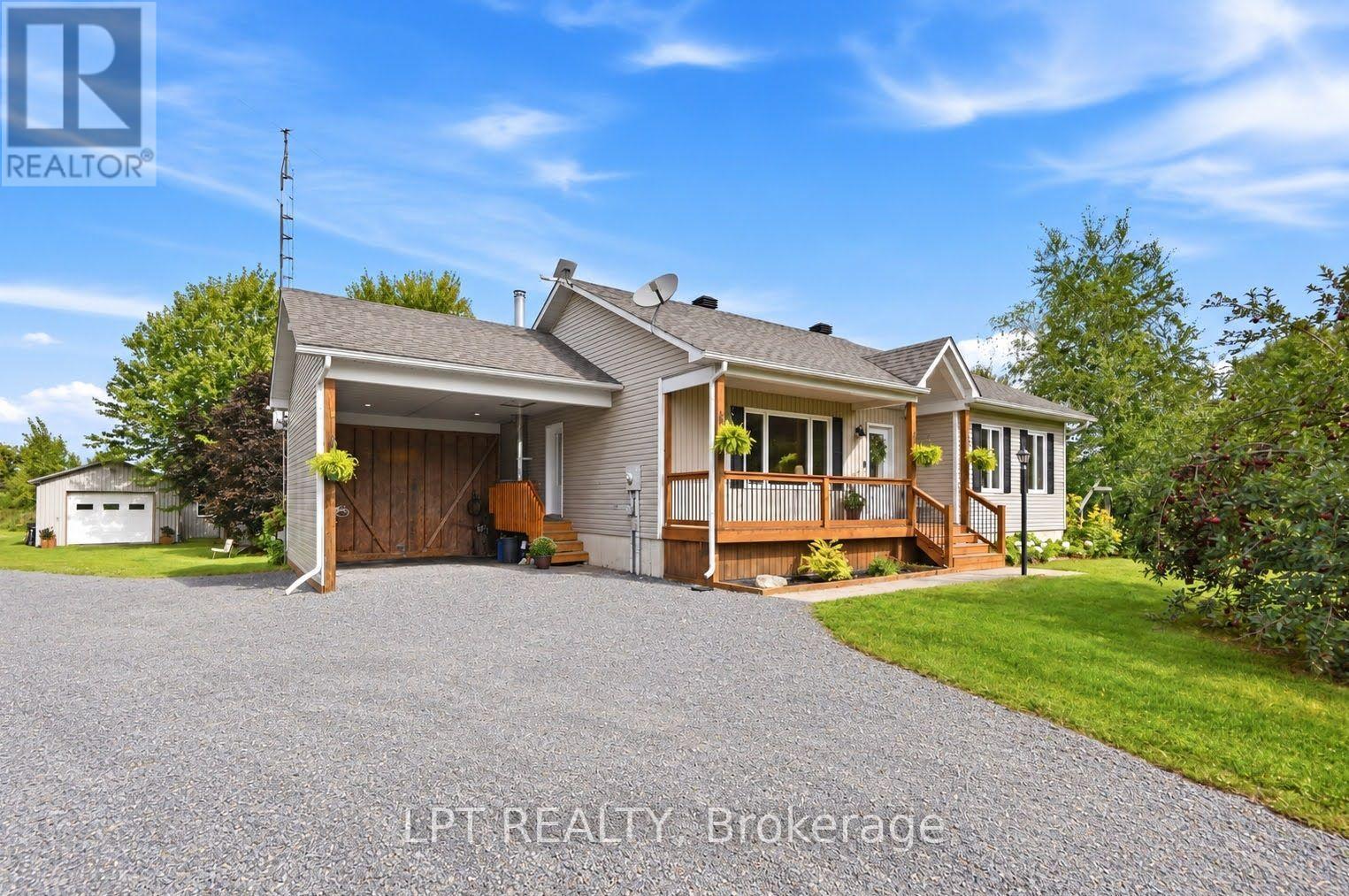 20375 Dunvegan Road E, North Glengarry, ON