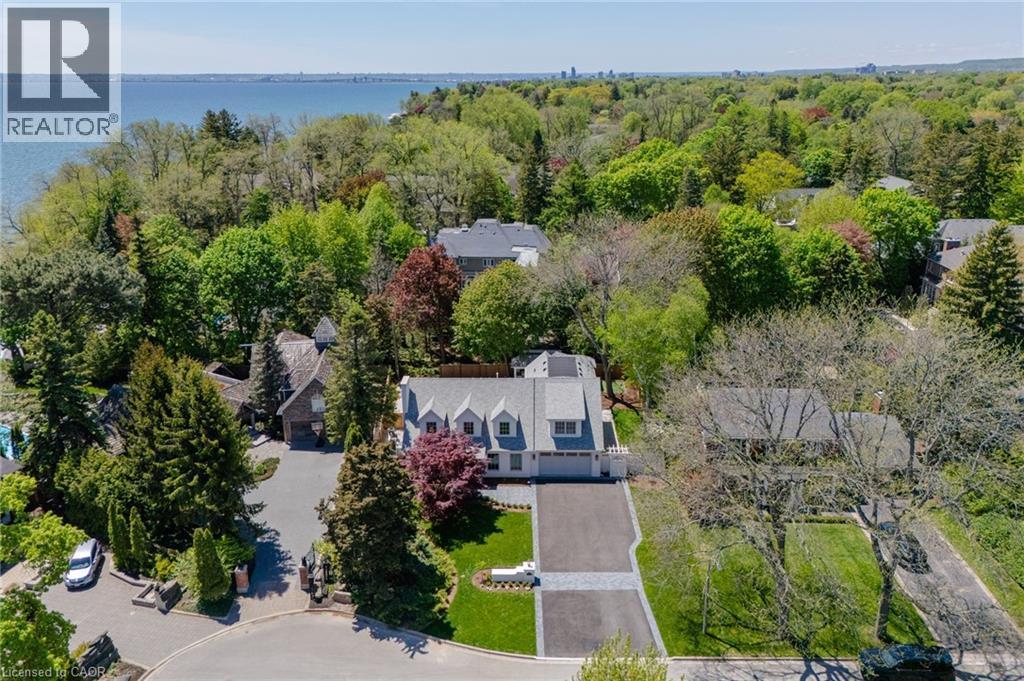 Expansive property featuring a prominent gray-sided residence with multiple dormer windows - 130 Edgecliffe Place, Halton, ON