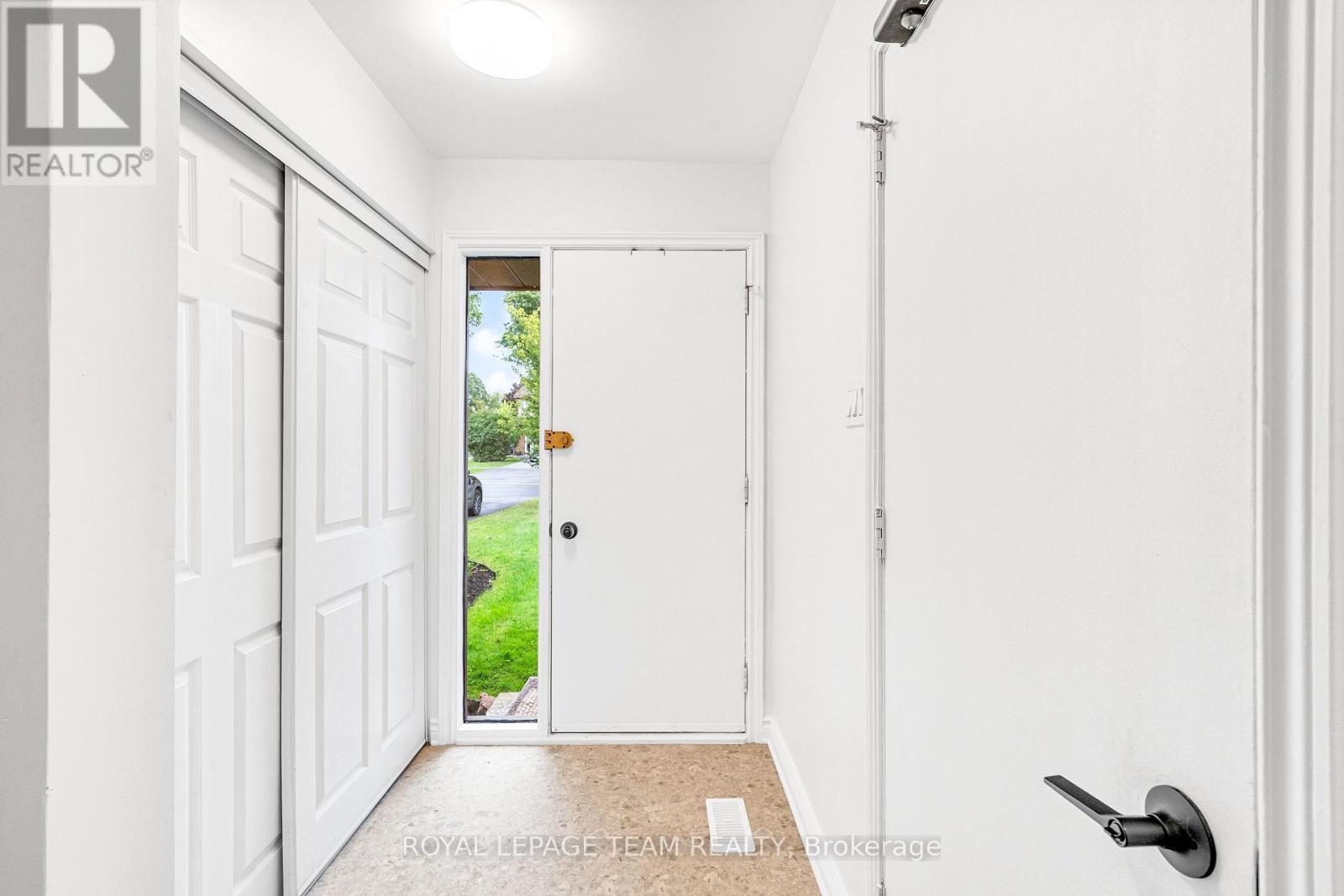15 - 121 Castlefrank Road, Ottawa, ON