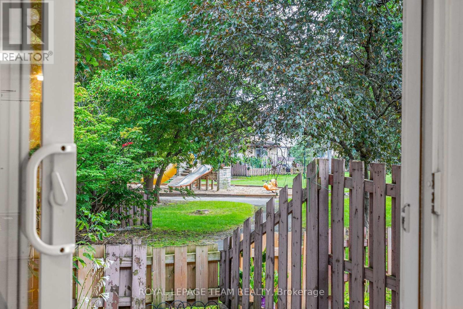 15 - 121 Castlefrank Road, Ottawa, ON