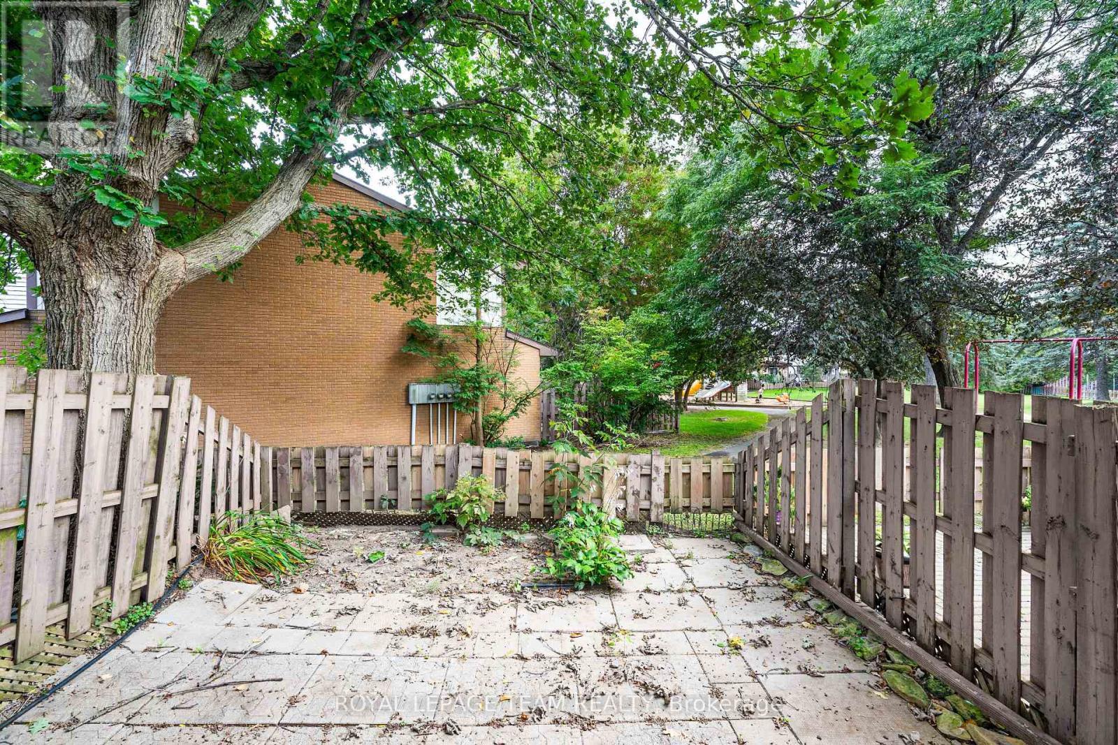 15 - 121 Castlefrank Road, Ottawa, ON