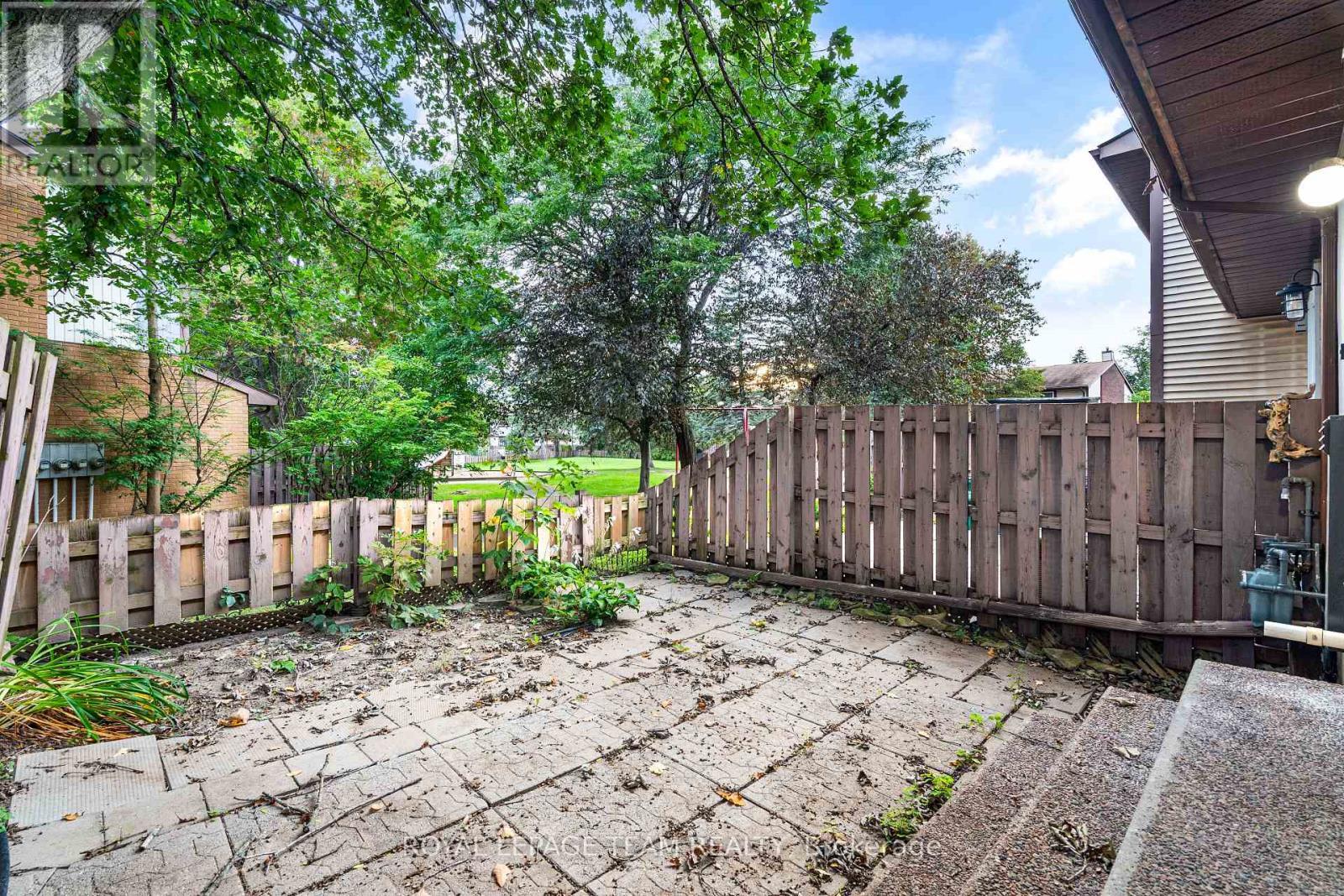 15 - 121 Castlefrank Road, Ottawa, ON