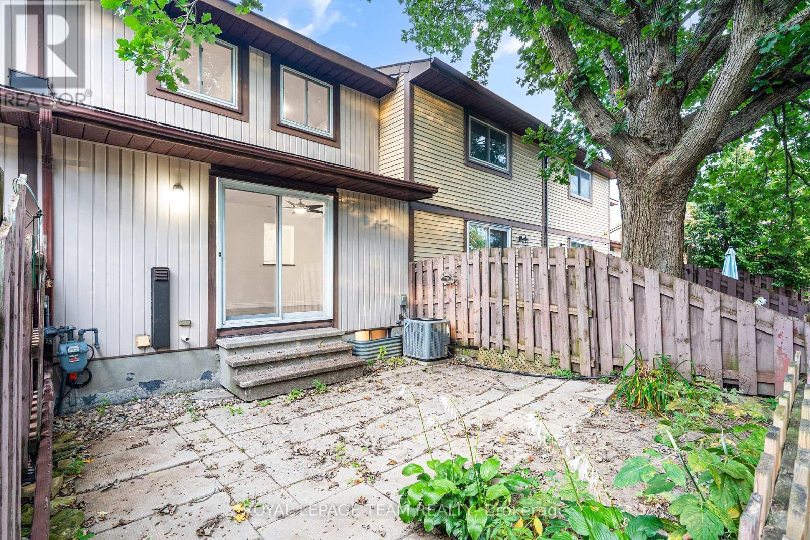 15 - 121 Castlefrank Road, Ottawa, ON