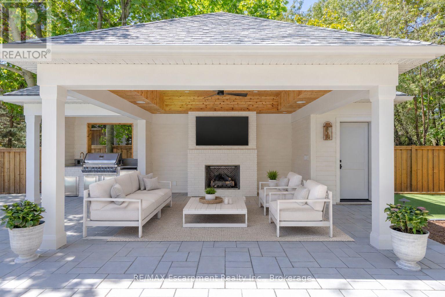 VIRTUALLY STAGED - 130 Edgecliffe Place, Burlington (Appleby), ON