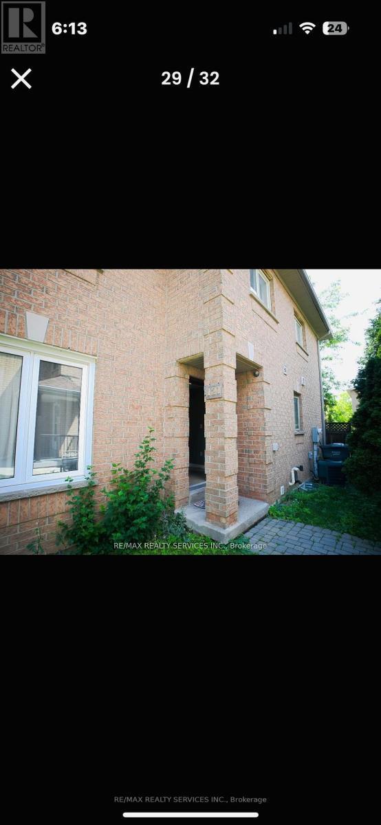 121 Pressed Brick Drive, Brampton, ON