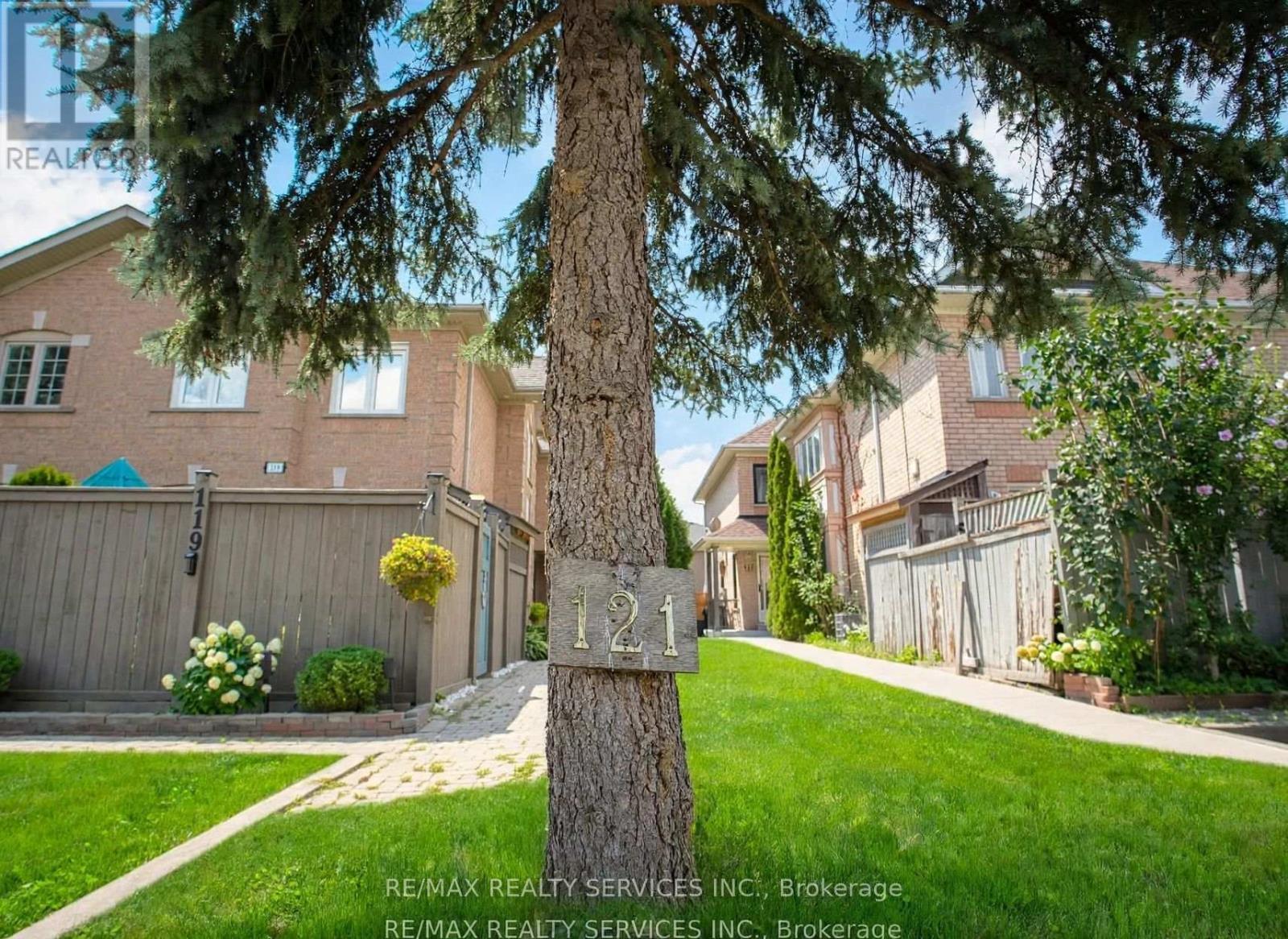 121 Pressed Brick Drive, Brampton, ON