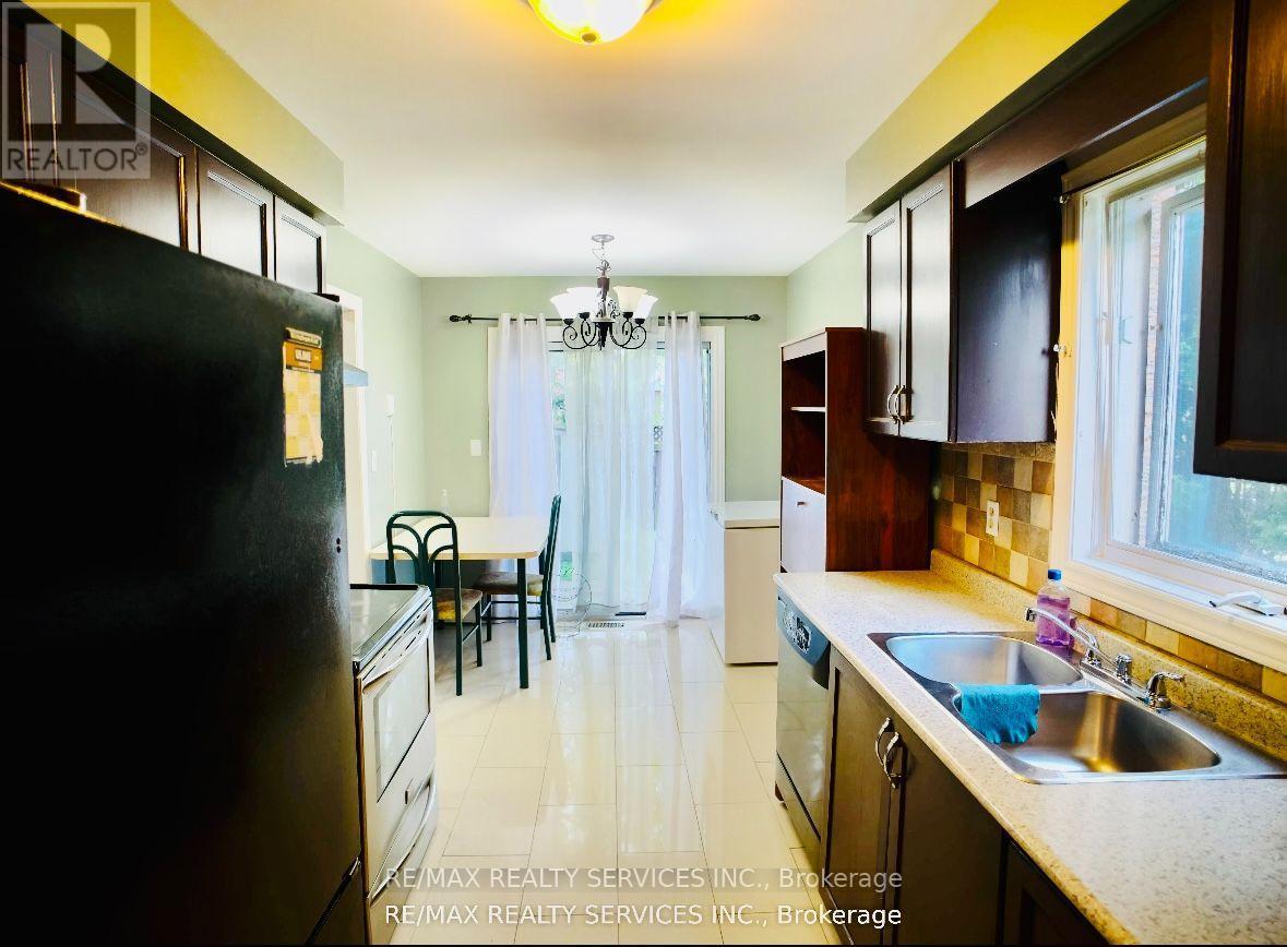121 Pressed Brick Drive, Brampton, ON
