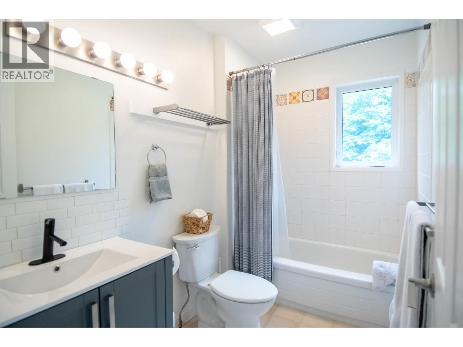 Bathroom Upstairs - 4161 Heroux Road, Nelson, BC