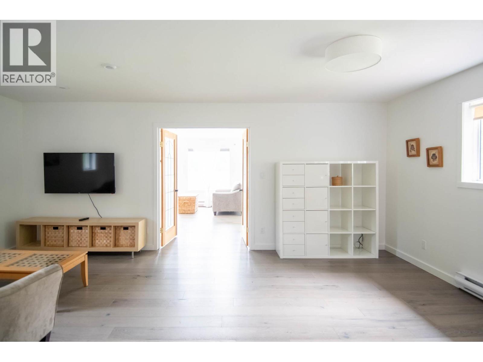 Den Upstairs - 4161 Heroux Road, Nelson, BC