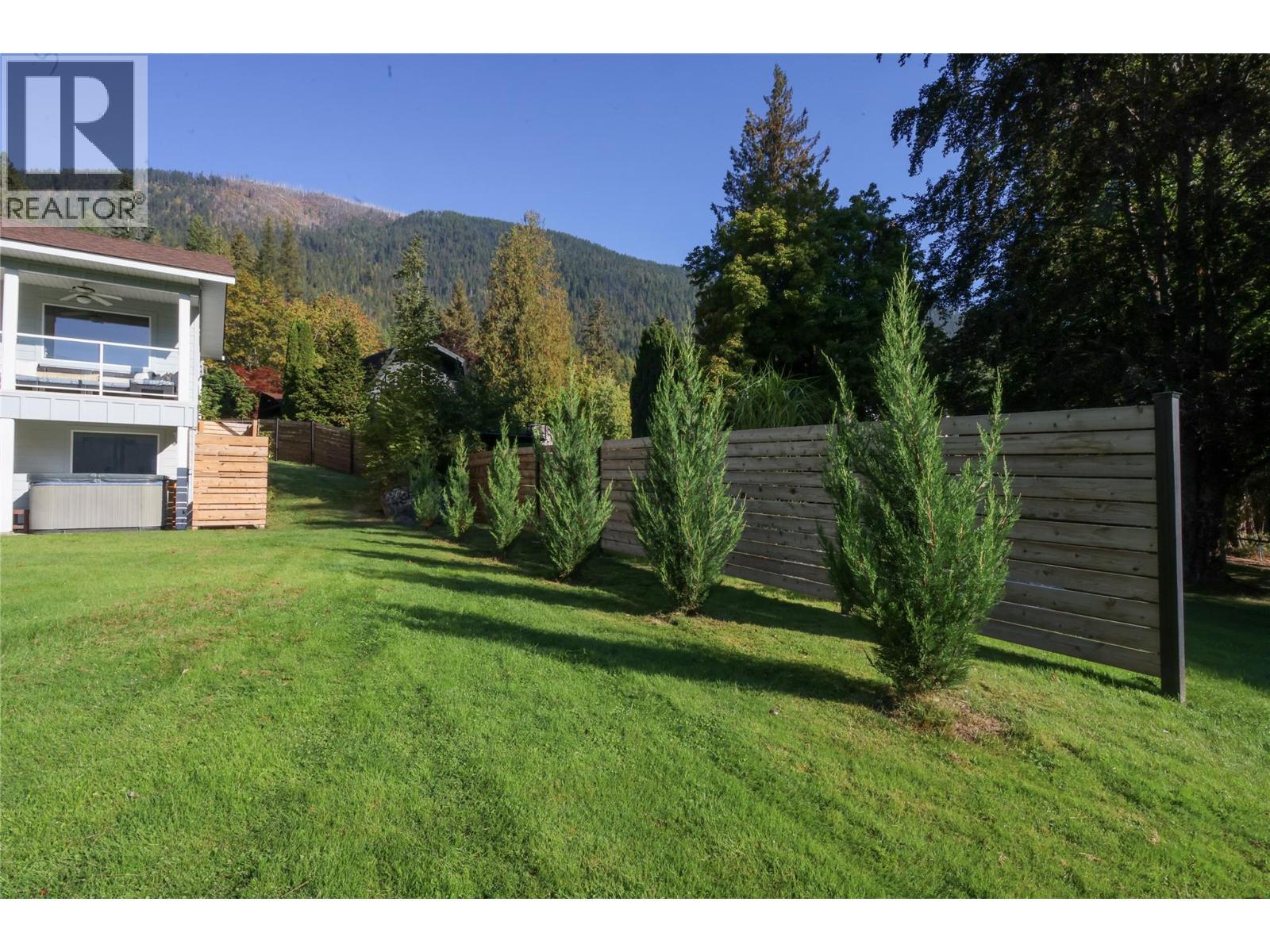Cedar Privacy Fence - 4161 Heroux Road, Nelson, BC