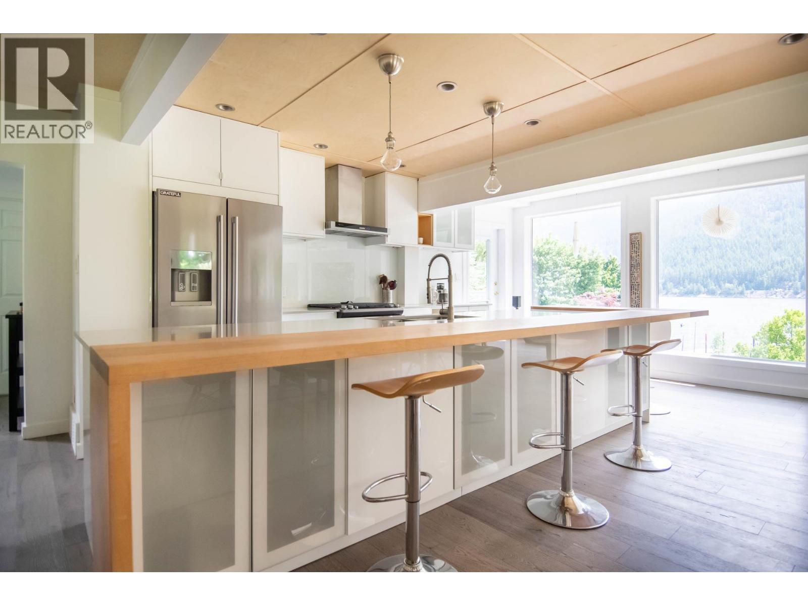Kitchen - 4161 Heroux Road, Nelson, BC