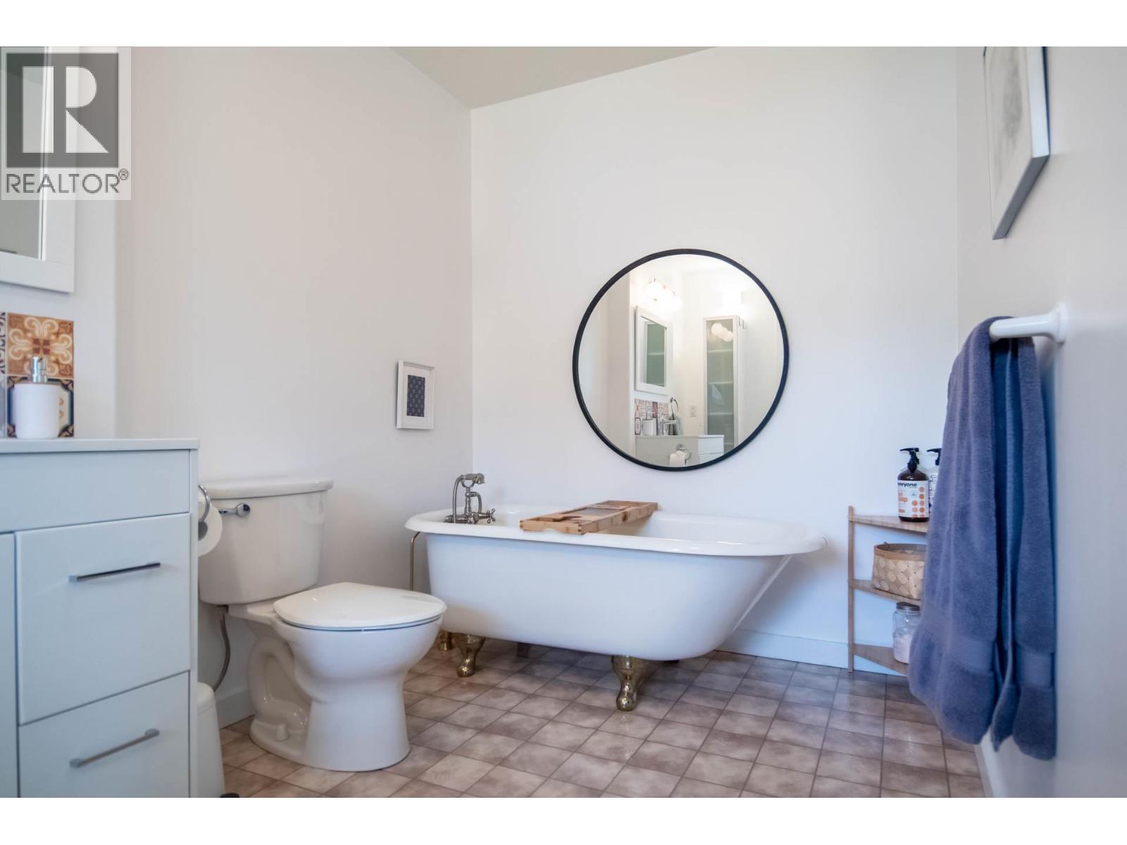Ensuite Bathroom - 4161 Heroux Road, Nelson, BC