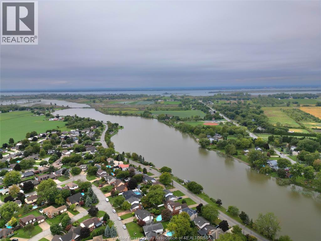 219 Hyde Park, River Canard, ON