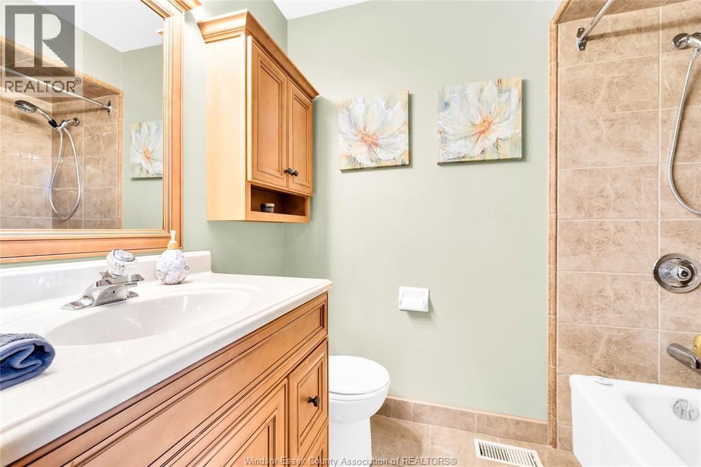 219 Hyde Park, River Canard, ON