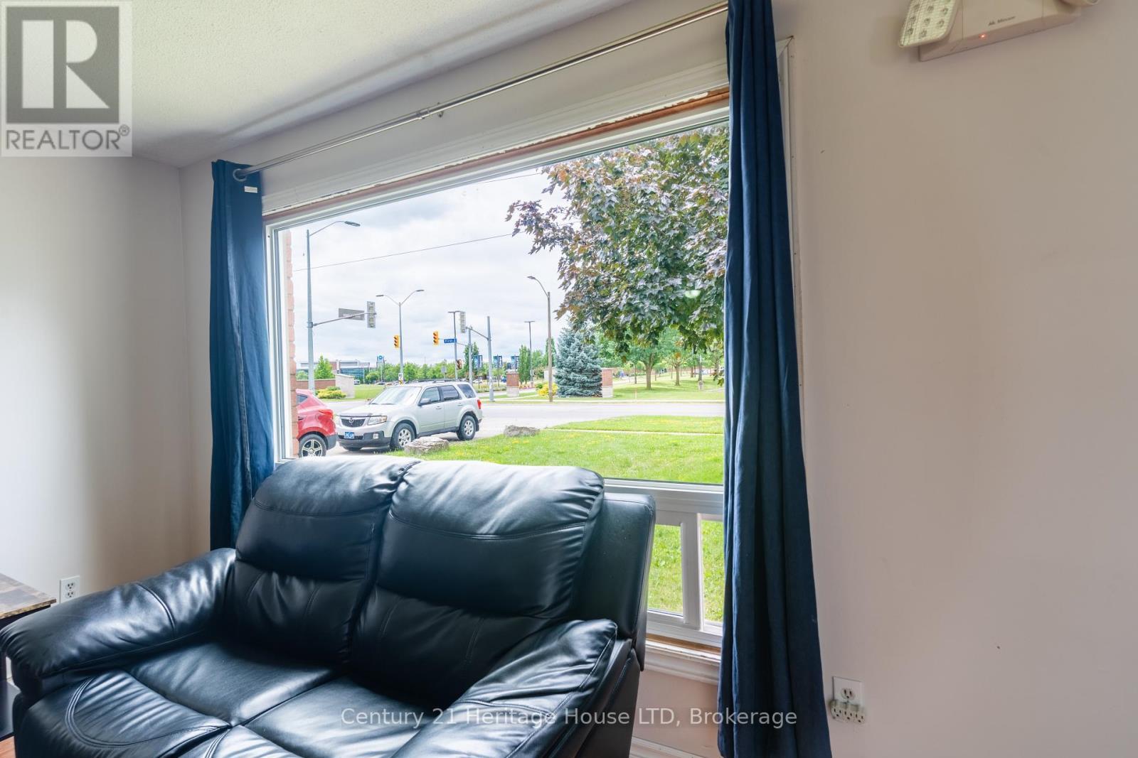 Niagara College is DIRECTLY ACROSS THE STREET! - 542 First Avenue N, Welland (N. Welland), ON