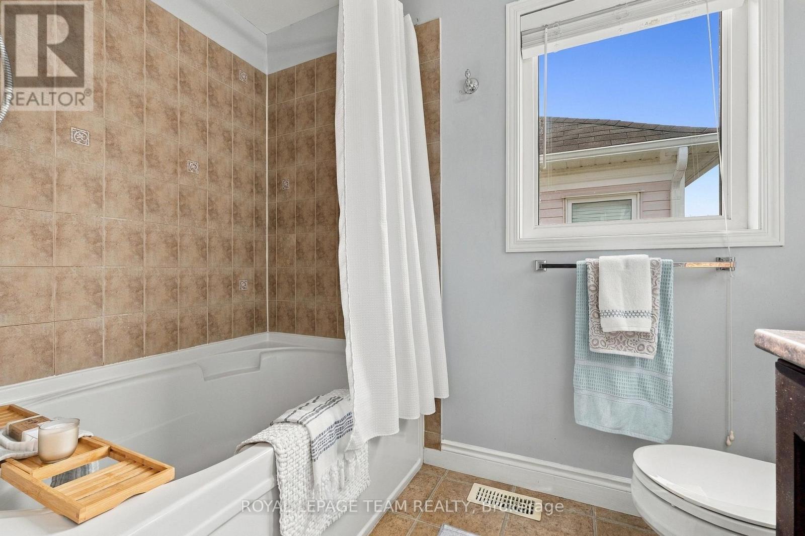 216 Sorento Street, Ottawa, ON