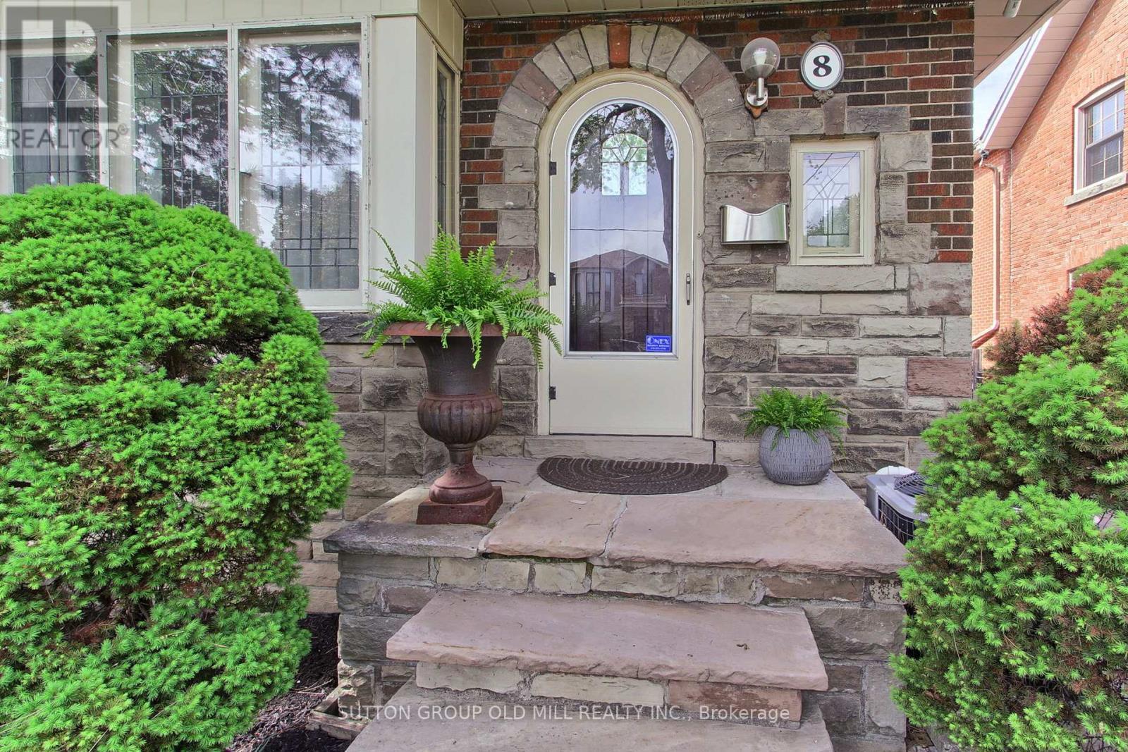 8 Lockheed Boulevard, Toronto, ON