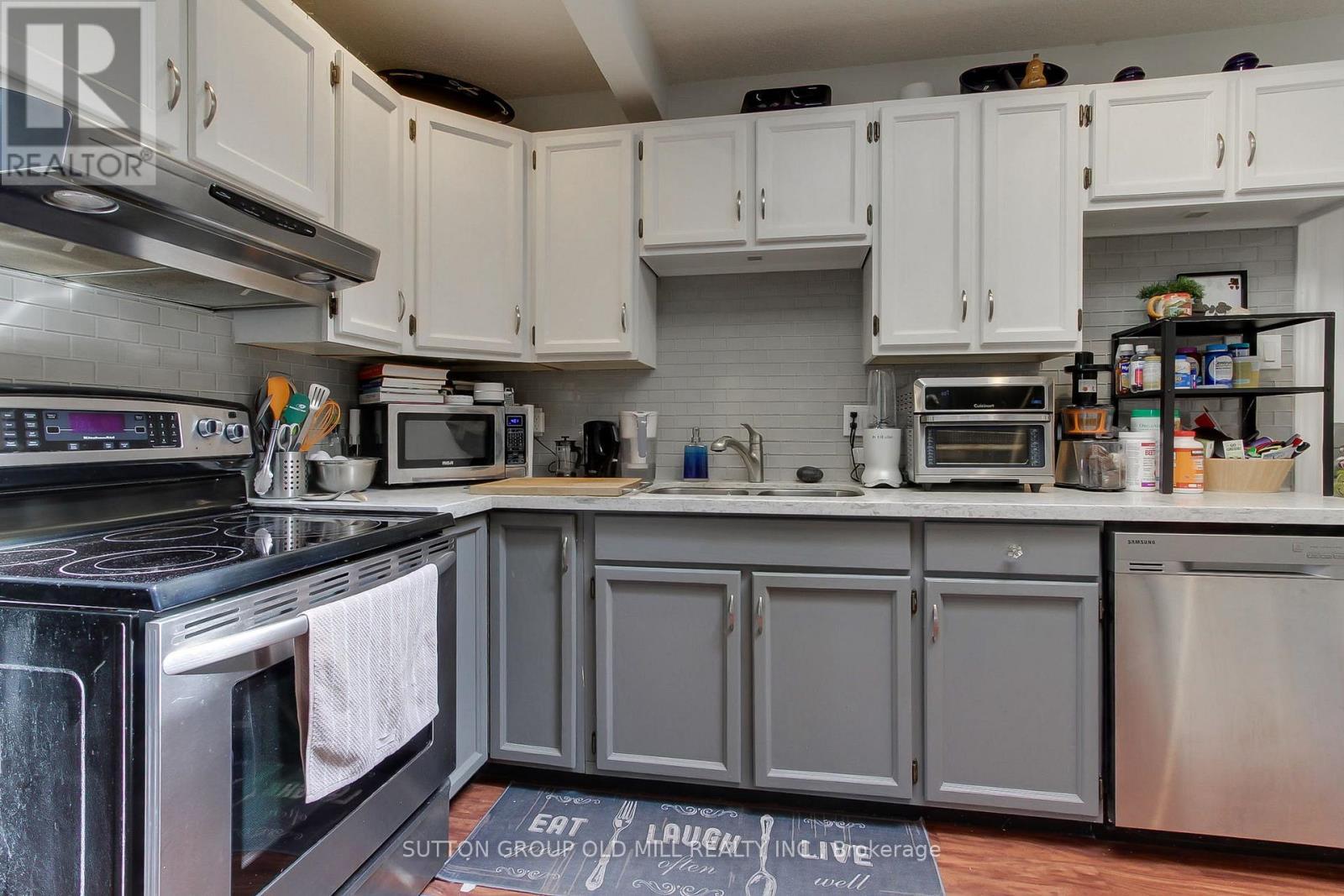 garage suites kitchen - 8 Lockheed Boulevard, Toronto, ON
