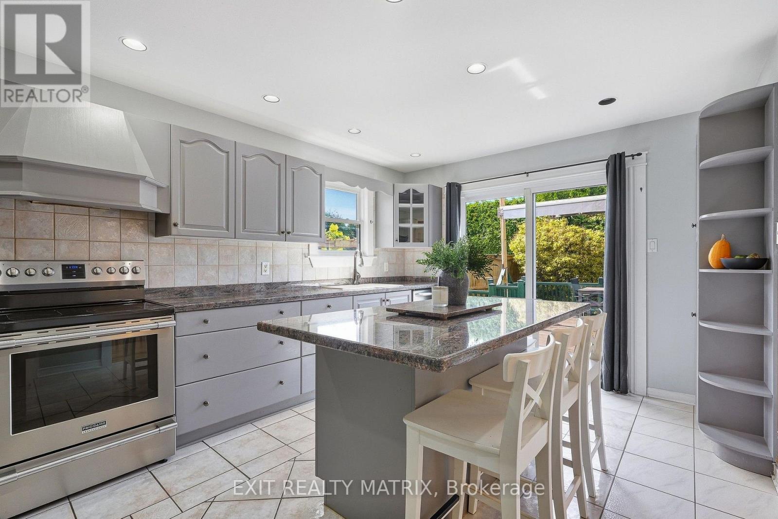 1886 Chaine Court, Ottawa, ON
