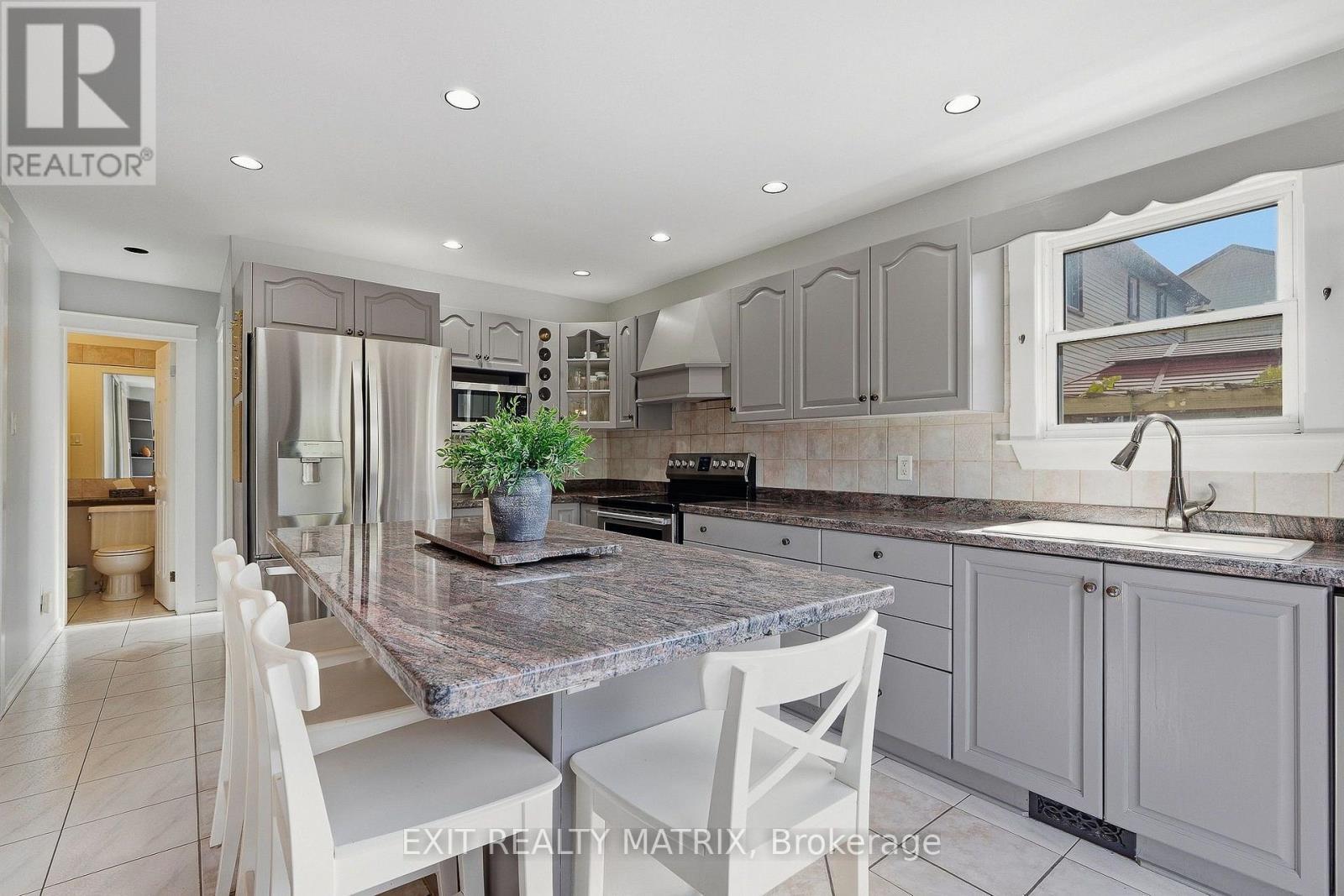 1886 Chaine Court, Ottawa, ON