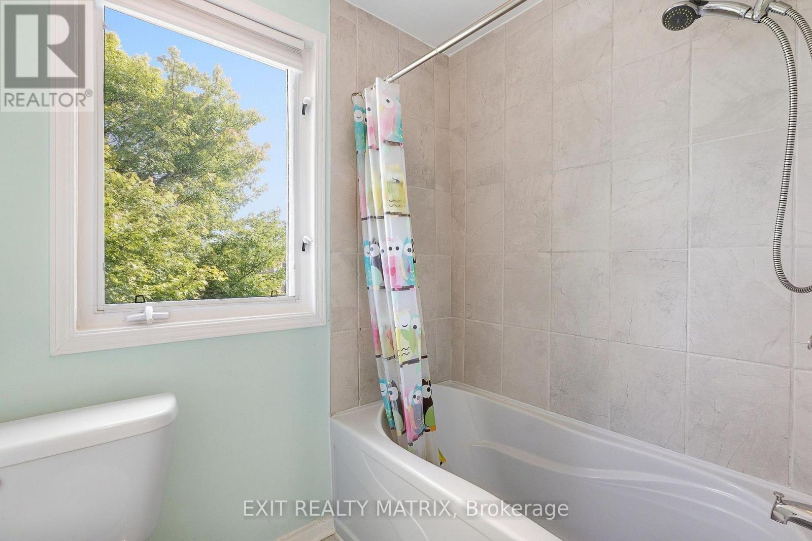 1886 Chaine Court, Ottawa, ON