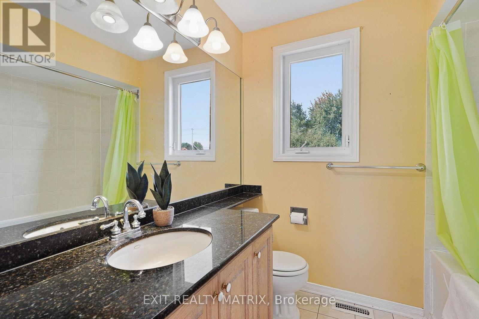 1886 Chaine Court, Ottawa, ON