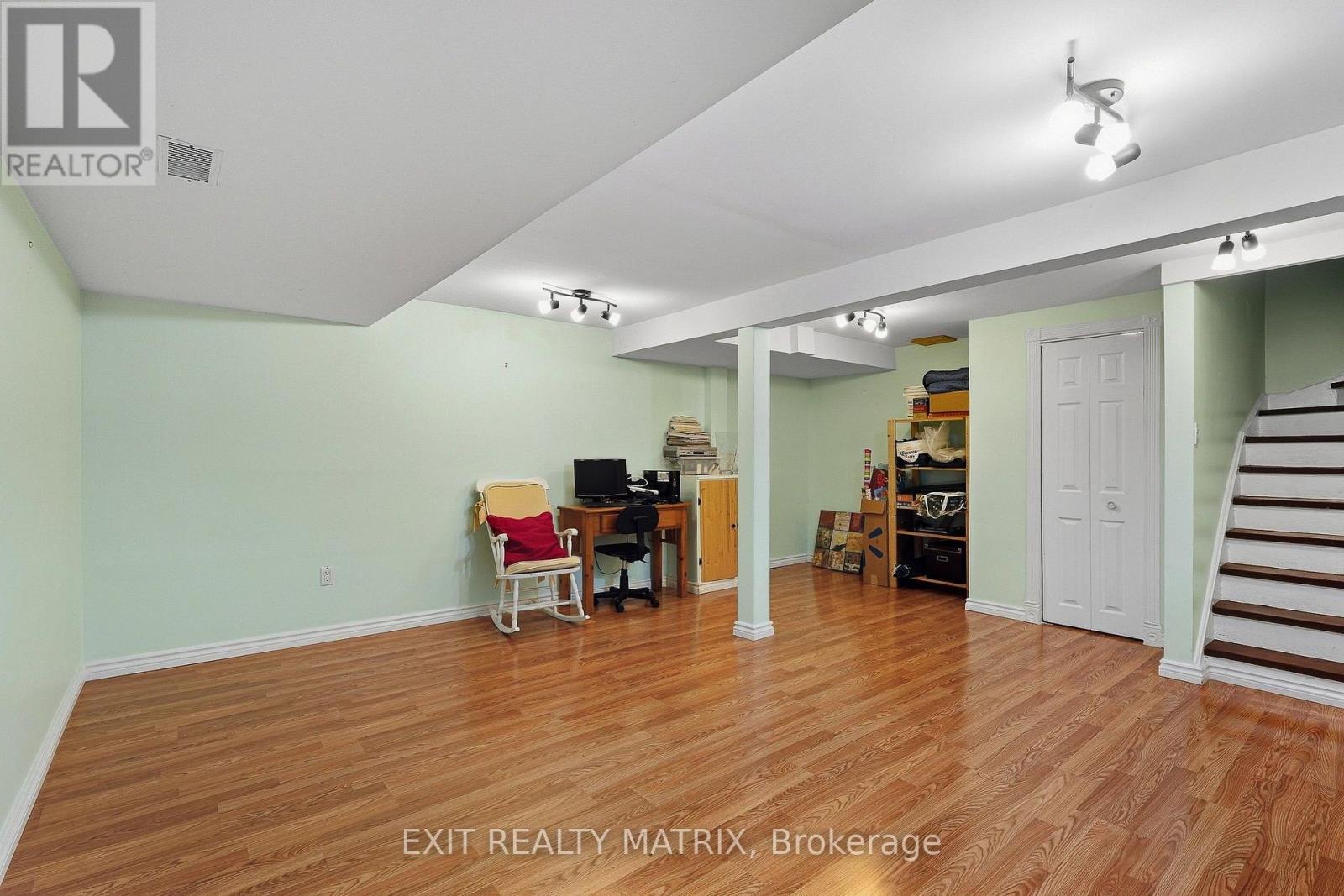 1886 Chaine Court, Ottawa, ON