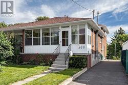 205 VAUXHALL DRIVE Toronto, ON M1P 1R6