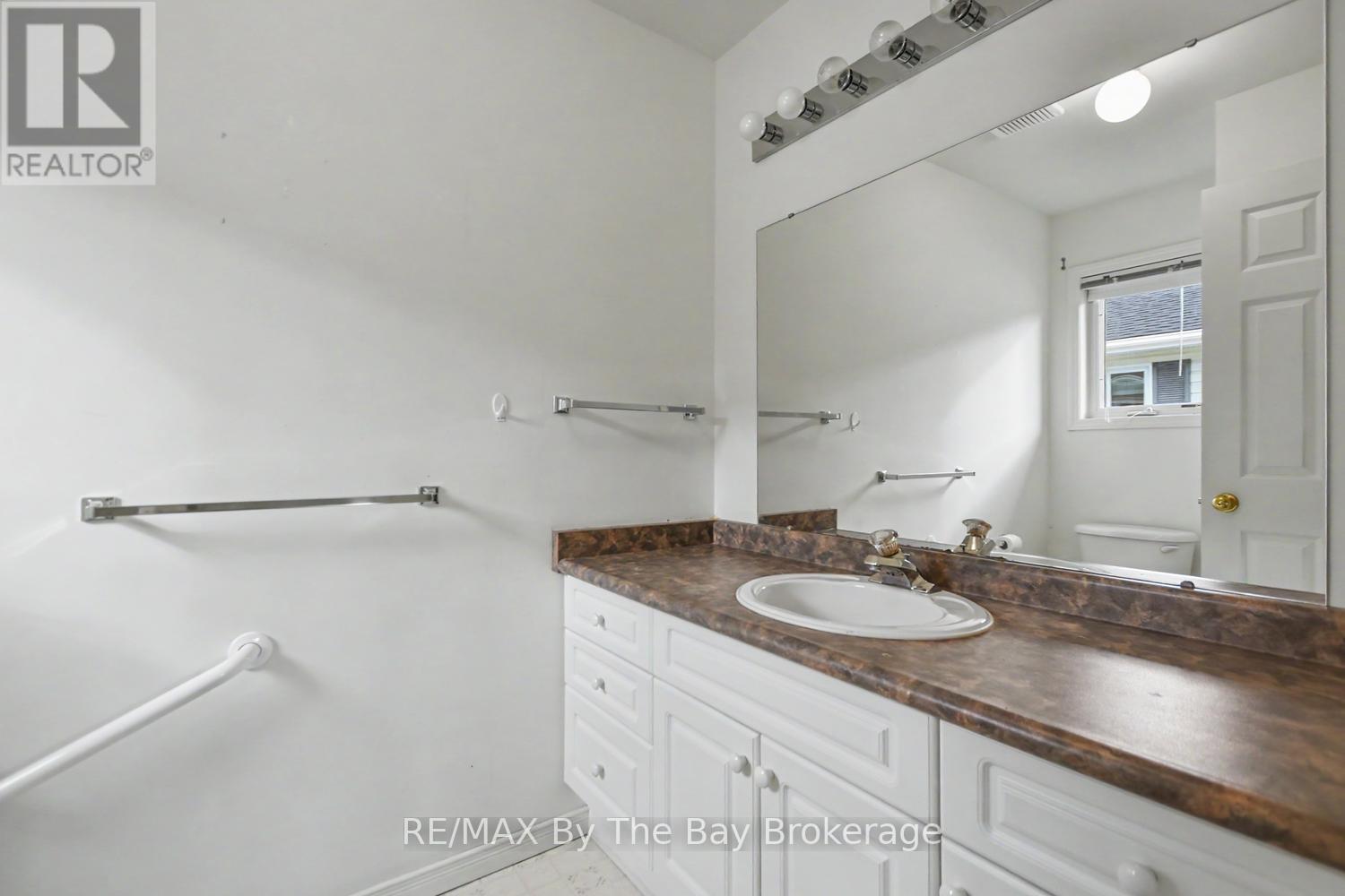 2 Piece Ensuite - 30 St James Place, Wasaga Beach, ON