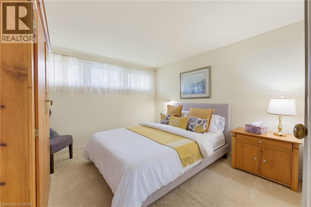 Wall-to-wall carpeting, window treatments, built-in lighting fixture, and a built-in wardrobe - 1316 Nevarc Drive, Burlington, ON