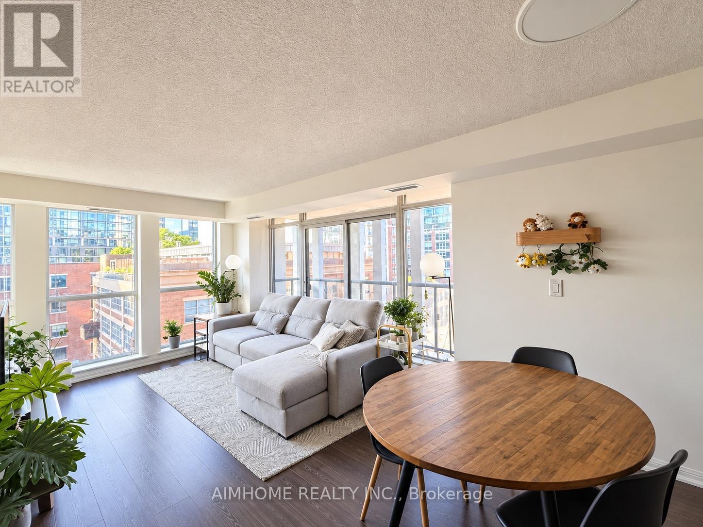 706 - 400 Adelaide Street E, Toronto, ON