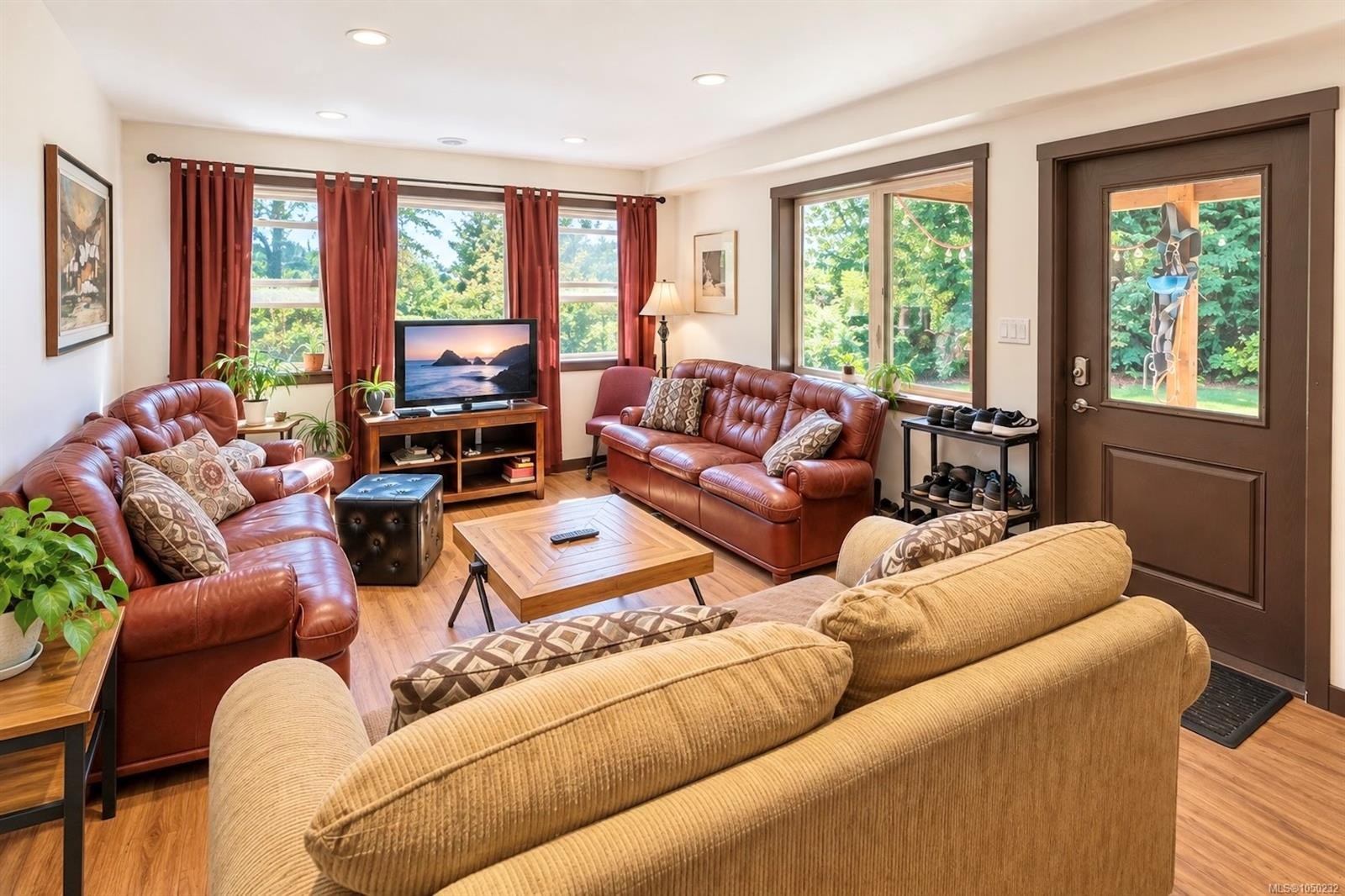 850 Lorne White Pl, Ucluelet, BC
