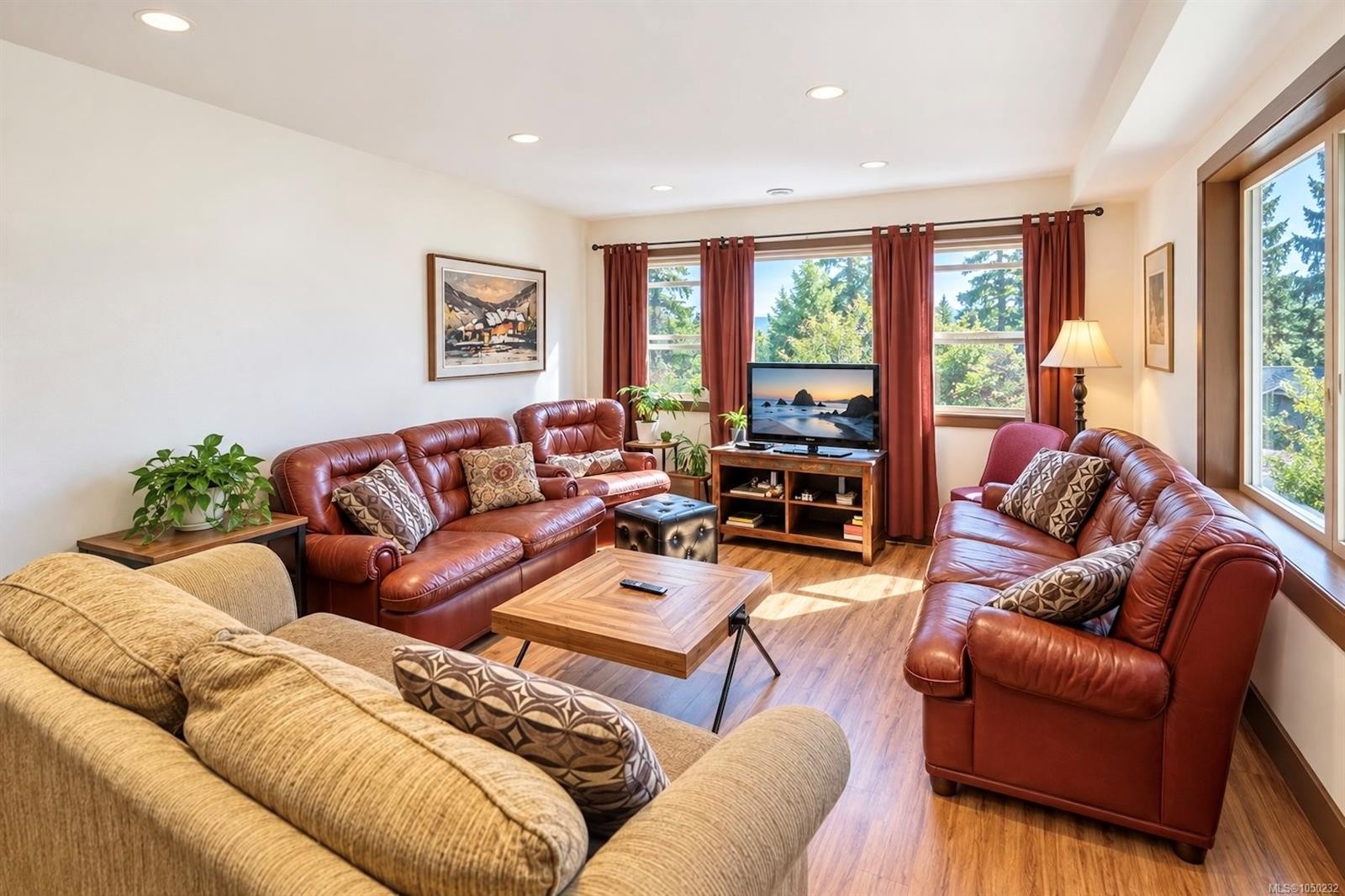 850 Lorne White Pl, Ucluelet, BC