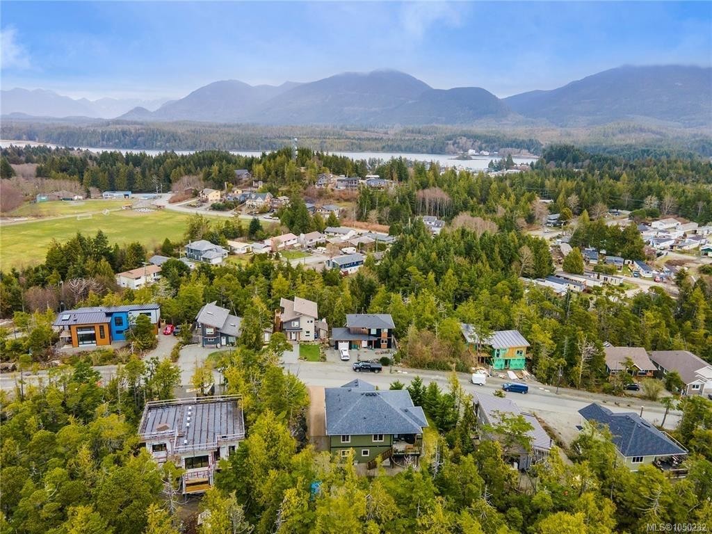 850 Lorne White Pl, Ucluelet, BC