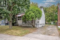 129 SELKIRK Avenue Hamilton, ON L8H 5M1