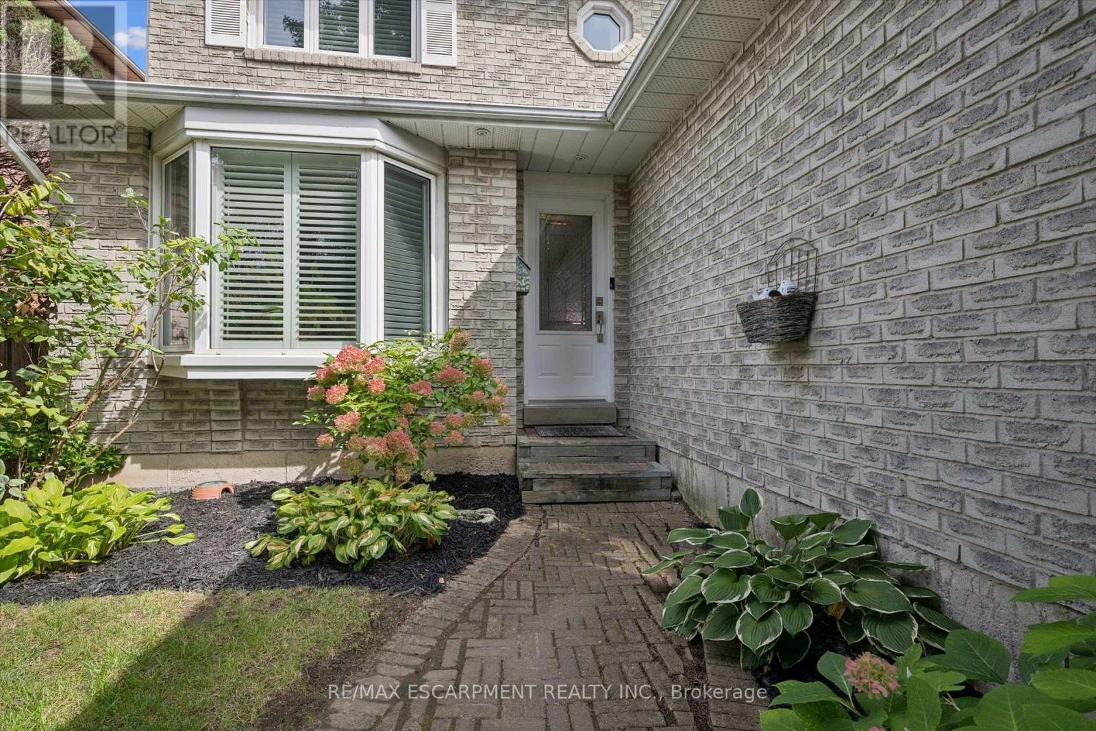 Front Porch - 2203 Robin Drive, Mississauga, ON