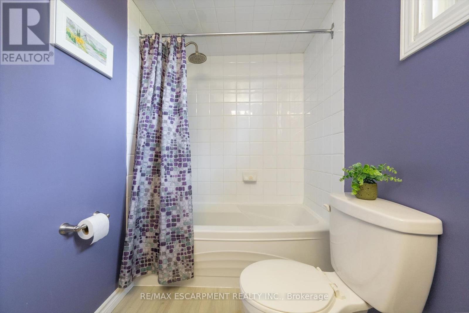 Second Floor Washroom - 2203 Robin Drive, Mississauga, ON