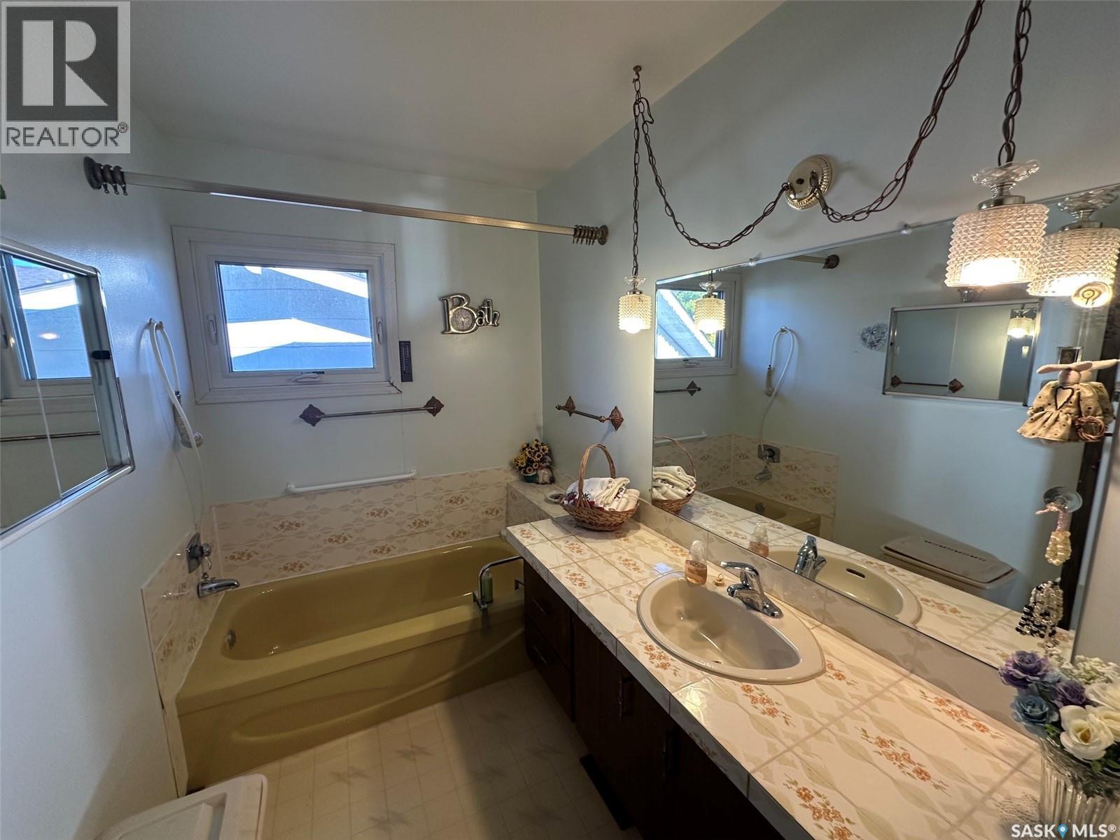 105 Empire Road, Assiniboia, SK