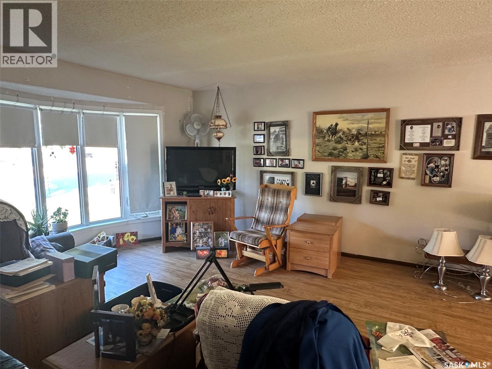 105 Empire Road, Assiniboia, SK