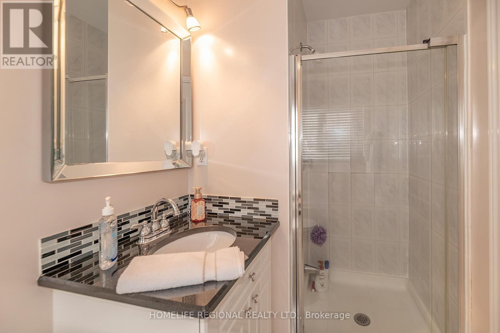 40 Arnold Crescent, Whitby, ON