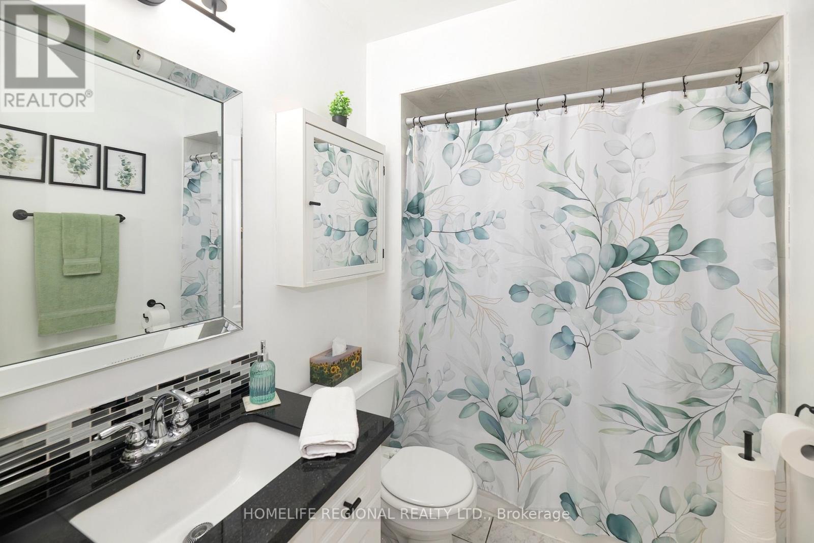 40 Arnold Crescent, Whitby, ON