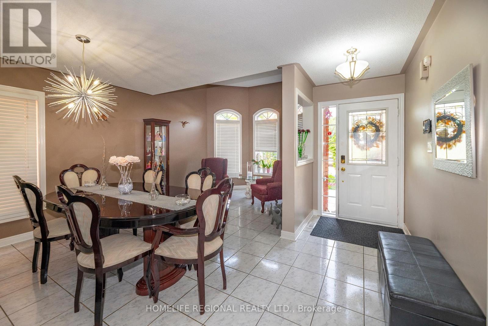 40 Arnold Crescent, Whitby, ON
