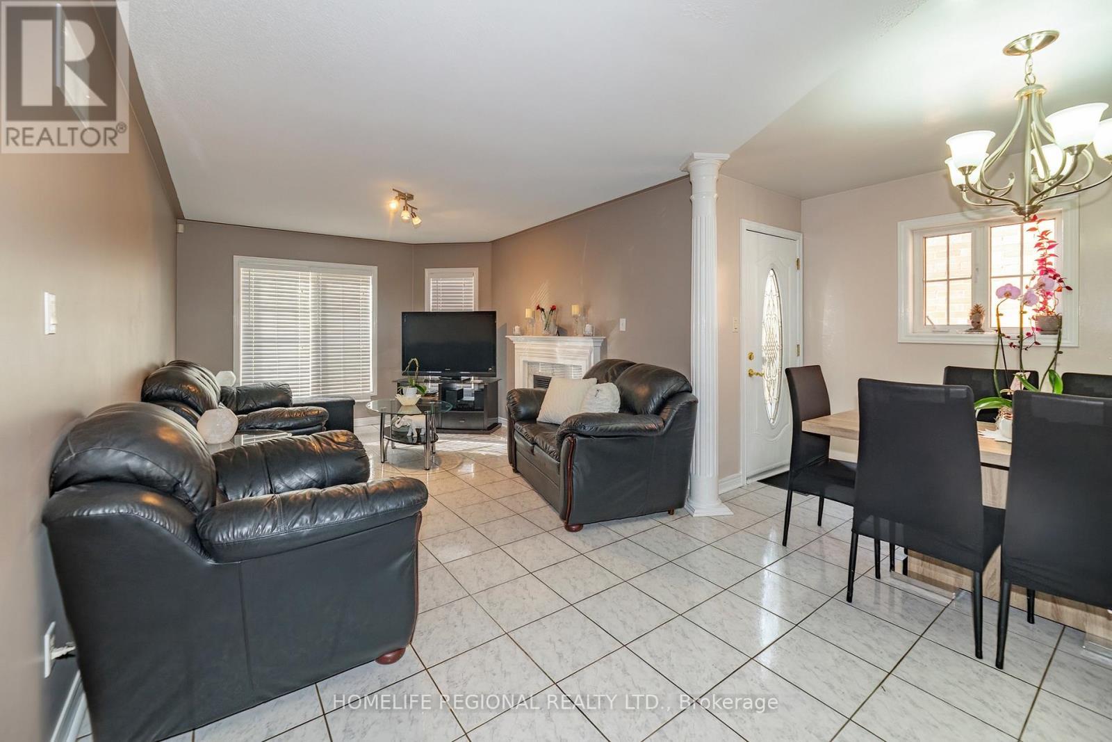40 Arnold Crescent, Whitby, ON