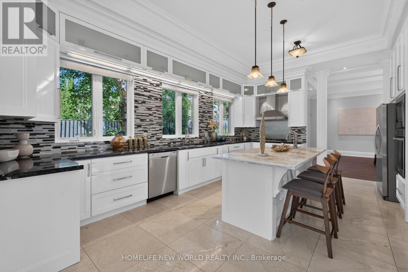 128 Garden Avenue, Richmond Hill, ON